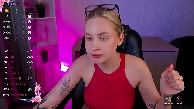 Snapshot of Carol__Cox chatting on 02-19-25, 02:01 Carol Cox online show from 02-19-25, 02:01