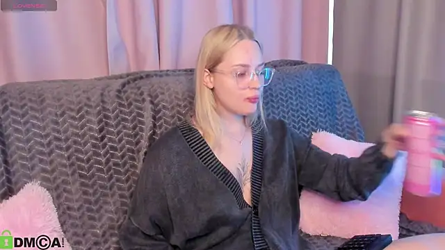 Snapshot of Carol__Cox chatting on 09-10-25, 01:04 Carol Cox online show from 09-10-25, 01:04