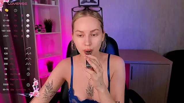 Snapshot of Carol__Cox chatting on 02-17-25, 10:38 Carol Cox online show from 02-17-25, 10:38