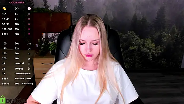 Snapshot of Carol__Cox chatting on 10-14-25, 12:11 Carol Cox online show from 10-14-25, 12:11