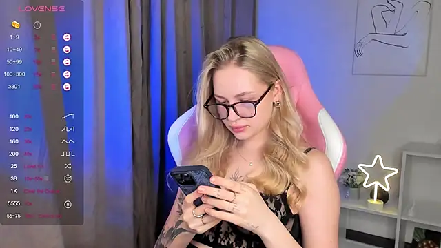Snapshot of Carol__Cox chatting on 02-24-25, 10:36 Carol Cox online show from 02-24-25, 10:36