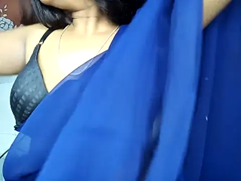 Snapshot of Muktha chatting on 10-16-25, 02:25 Muktha online show from 10-16-25, 02:25