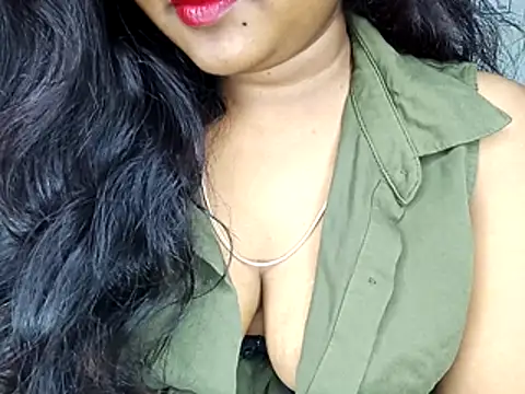 Snapshot of Muktha chatting on 10-19-25, 05:26 Muktha online show from 10-19-25, 05:26