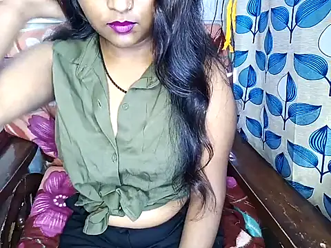 Snapshot of Muktha chatting on 02-19-25, 01:17 Muktha online show from 02-19-25, 01:17
