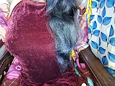 Snapshot of Muktha chatting on 02-18-25, 04:48 Muktha online show from 02-18-25, 04:48