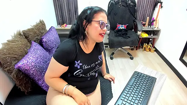 Snapshot of brigittemiller chatting on 03-11-25, 04:07 brigittemiller online show from 03-11-25, 04:07