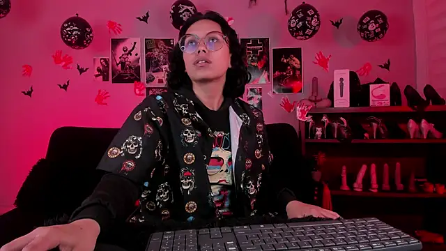 Snapshot of lilith-deveraux chatting on 11-24-25, 03:28 lilith-deveraux online show from 11-24-25, 03:28