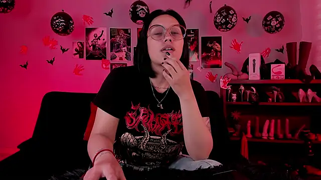 Snapshot of lilith-deveraux chatting on 11-18-25, 02:42 lilith-deveraux online show from 11-18-25, 02:42