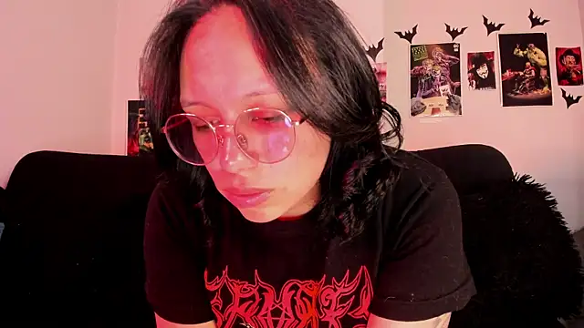 Snapshot of lilith-deveraux chatting on 06-12-26, 04:27 lilith-deveraux online show from 06-12-26, 04:27