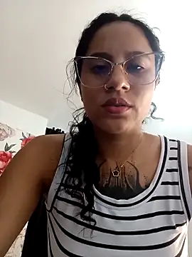 Snapshot of Karii-R chatting on 04-30-26, 04:47 Karii-R online show from 04-30-26, 04:47