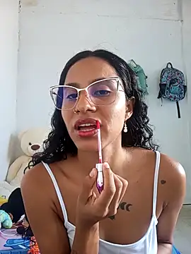 Snapshot of Karii-R chatting on 09-10-25, 05:45 Karii-R online show from 09-10-25, 05:45