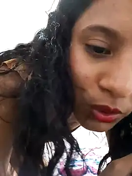 Snapshot of Karii-R chatting on 03-10-25, 09:18 Karii-R online show from 03-10-25, 09:18