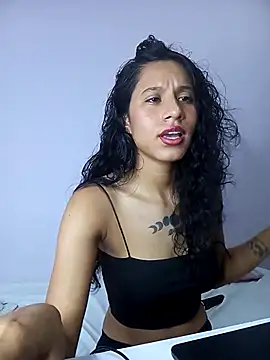 Snapshot of Karii-R chatting on 02-09-25, 08:24 Karii-R online show from 02-09-25, 08:24
