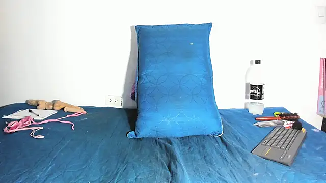 Arantza Hill online show from 10-31-25, 10:49