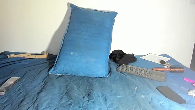 Arantza Hill online show from 10-24-25, 02:43