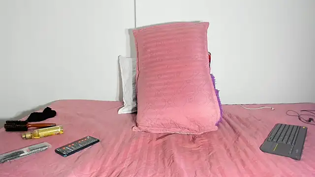 Arantza Hill online show from 12-20-25, 01:19