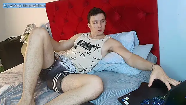 NicoDavisHere online show from 05-18-26, 01:06