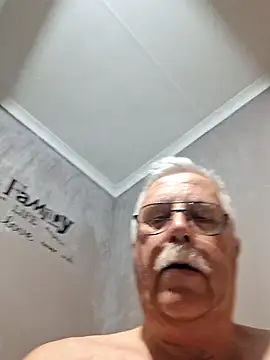 Snapshot of NawtyB1965 chatting on 10-11-25, 03:40 NawtyB1965 online show from 10-11-25, 03:40