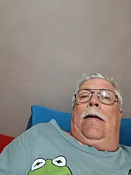 Snapshot of NawtyB1965 chatting on 10-21-25, 03:17 NawtyB1965 online show from 10-21-25, 03:17