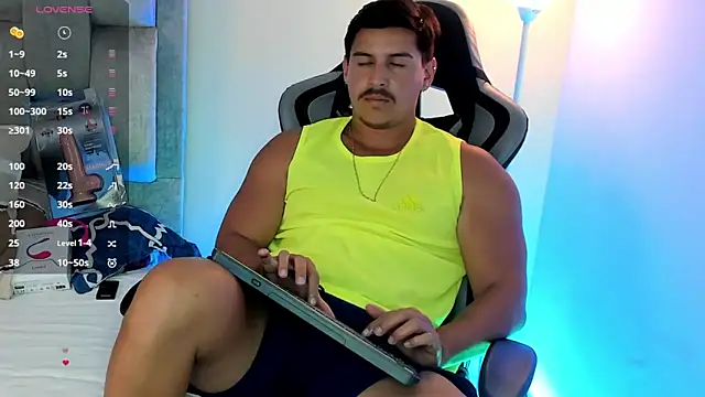 Snapshot of victor_vixen chatting on 03-02-26, 09:00 victor vixen online show from 03-02-26, 09:00