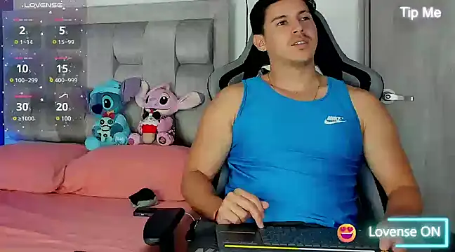 Snapshot of victor_vixen chatting on 03-06-25, 03:13 victor vixen online show from 03-06-25, 03:13