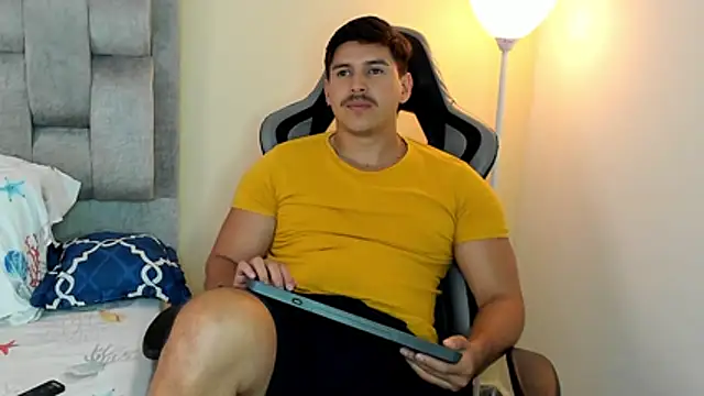 Snapshot of victor_vixen chatting on 02-02-26, 11:37 victor vixen online show from 02-02-26, 11:37