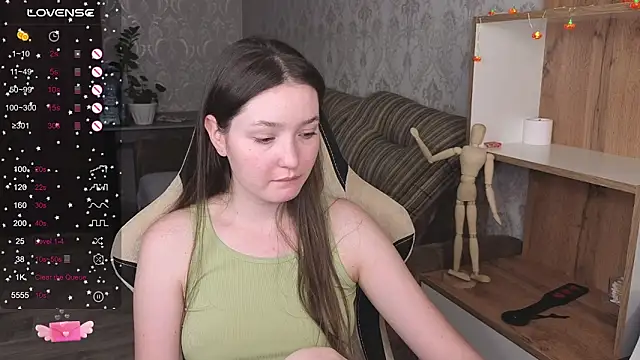 Snapshot of Fairyy_Moon chatting on 11-06-25, 01:04 Fairyy Moon online show from 11-06-25, 01:04