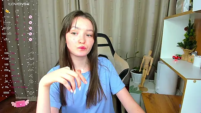 Snapshot of Fairyy_Moon chatting on 01-15-25, 12:47 Fairyy Moon online show from 01-15-25, 12:47