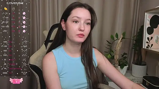 Snapshot of Fairyy_Moon chatting on 10-01-25, 04:00 Fairyy Moon online show from 10-01-25, 04:00