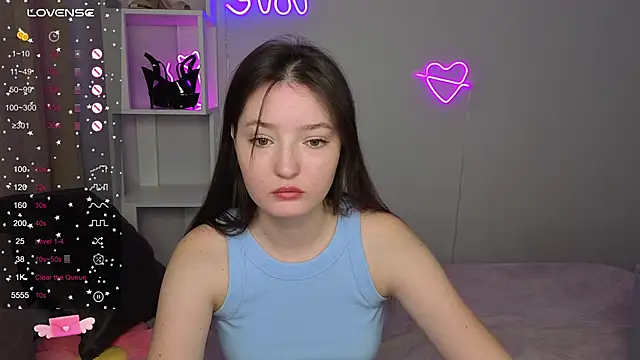 Snapshot of Fairyy_Moon chatting on 10-14-25, 06:36 Fairyy Moon online show from 10-14-25, 06:36