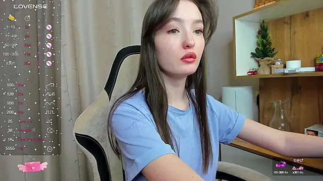 Snapshot of Fairyy_Moon chatting on 02-01-25, 02:24 Fairyy Moon online show from 02-01-25, 02:24