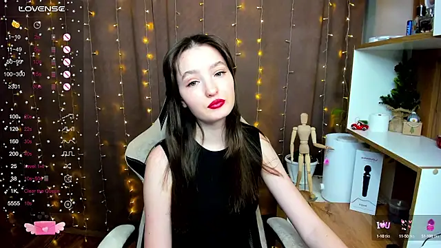 Snapshot of Fairyy_Moon chatting on 12-30-24, 03:12 Fairyy Moon online show from 12-30-24, 03:12