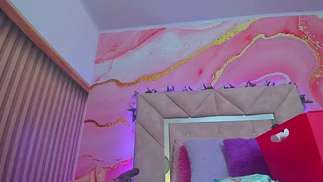 Taylor  cooper online show from 10-29-25, 06:40