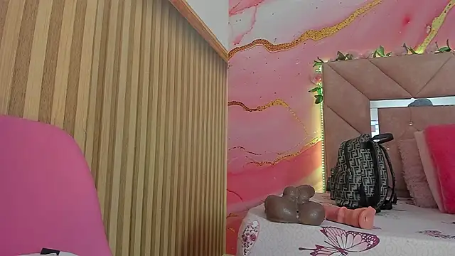 Taylor  cooper online show from 02-13-26, 06:30