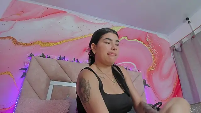 Taylor  cooper online show from 11-24-25, 06:30