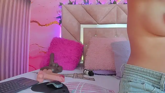 Taylor  cooper online show from 10-23-25, 06:28