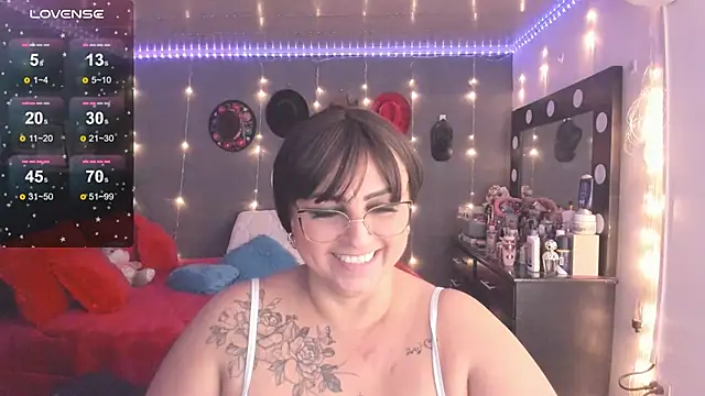 Snapshot of Ivonnee__ chatting on 02-26-25, 12:30 Ivonnee   online show from 02-26-25, 12:30