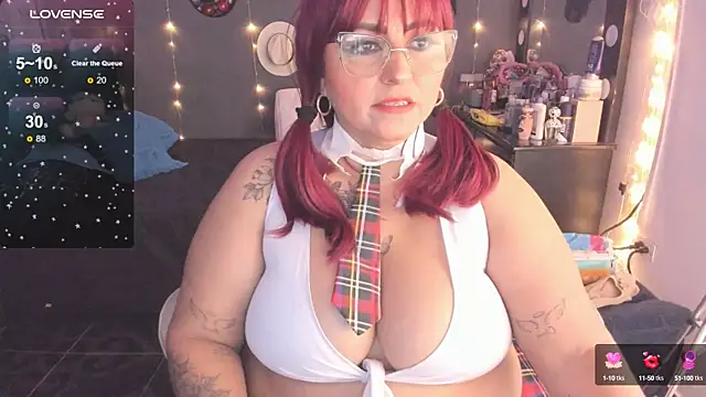 Snapshot of Ivonnee__ chatting on 02-21-25, 02:17 Ivonnee   online show from 02-21-25, 02:17