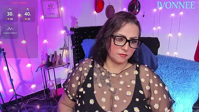 Snapshot of Ivonnee__ chatting on 02-07-26, 10:12 Ivonnee online show from 02-07-26, 10:12