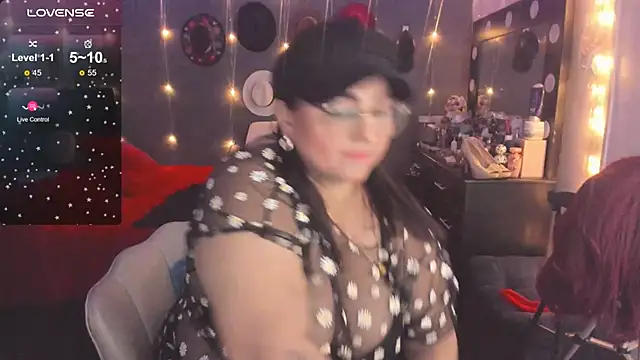 Snapshot of Ivonnee__ chatting on 03-05-25, 04:56 Ivonnee   online show from 03-05-25, 04:56