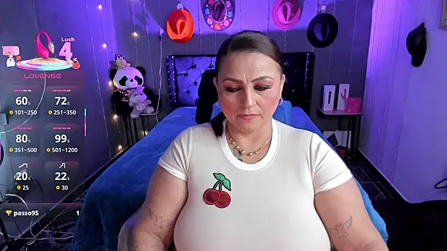 Ivonnee   online show from 12-14-25, 02:40