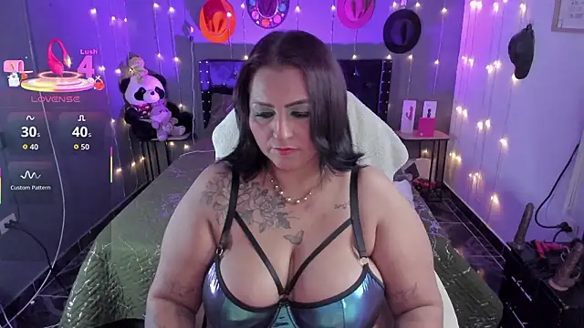 Snapshot of Ivonnee__ chatting on 01-17-26, 10:35 Ivonnee online show from 01-17-26, 10:35