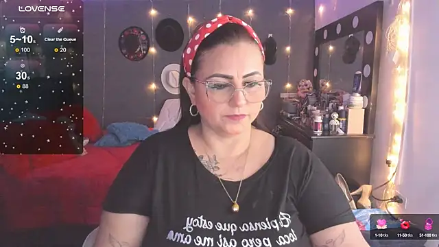 Snapshot of Ivonnee__ chatting on 02-26-25, 03:35 Ivonnee   online show from 02-26-25, 03:35
