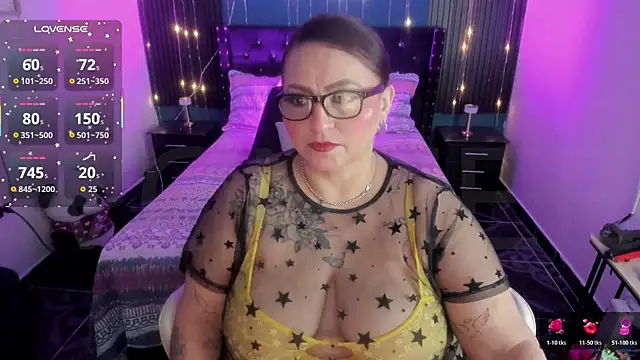 Snapshot of Ivonnee__ chatting on 07-04-26, 04:30 Ivonnee online show from 07-04-26, 04:30
