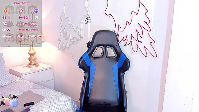 Snapshot of KimRusso_ chatting on 12-06-24, 12:44 KimRusso online show from 12-06-24, 12:44