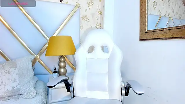 Snapshot of KimRusso_ chatting on 12-20-24, 01:00 KimRusso online show from 12-20-24, 01:00