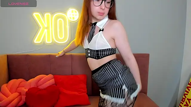 KetrinWhite online show from 05-11-26, 01:29