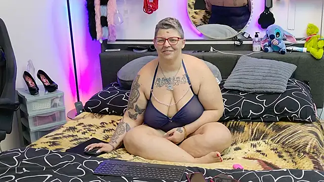 SunshineLexi online show from 12-15-25, 06:52