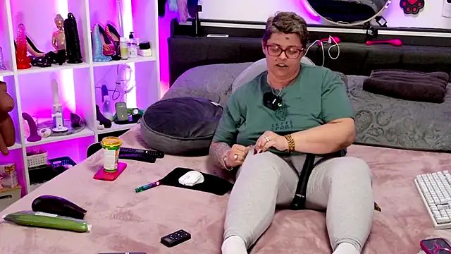 SunshineLexi online show from 02-05-26, 02:57