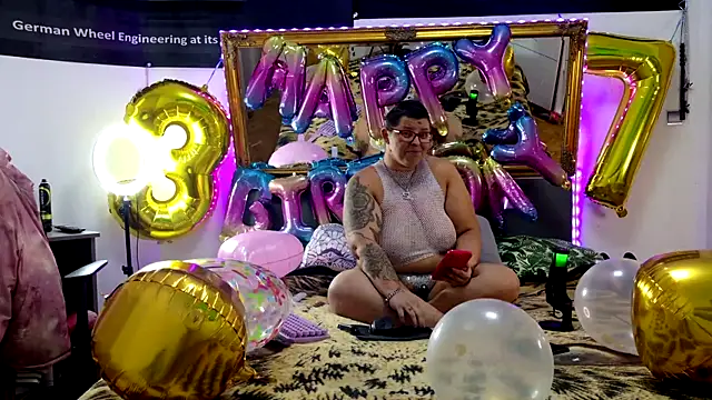 SunshineLexi online show from 10-28-25, 03:22